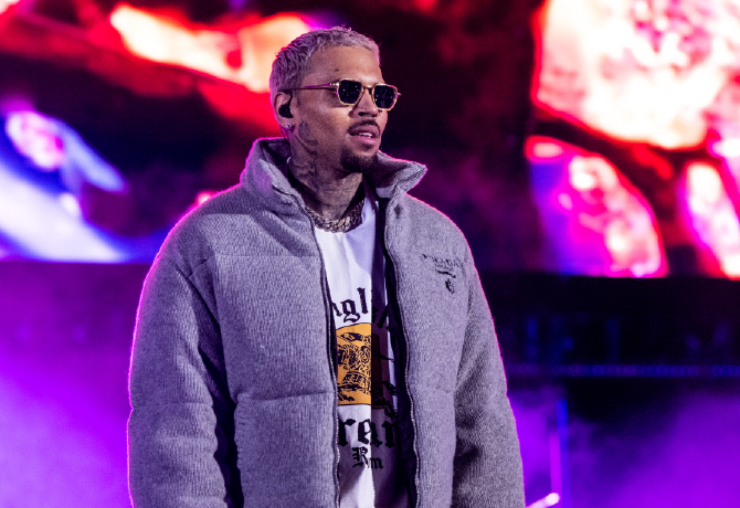 Dührohamot kapott Chris Brown, hogy nem ő nyerte a Grammy-díjat