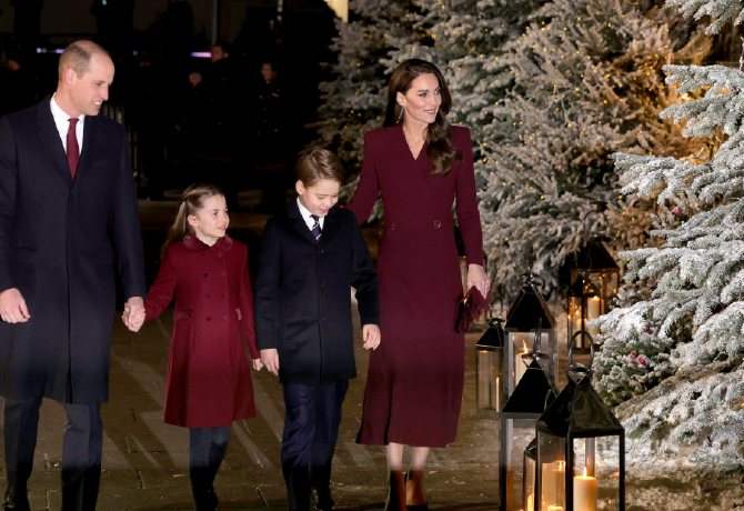 Imádnivaló: Katalin hercegné és Sarolta hercegnő összeöltöztek a karácsonyi koncerten