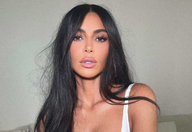 Kim Kardashian filter nélküli fotóján pörög most az internet 