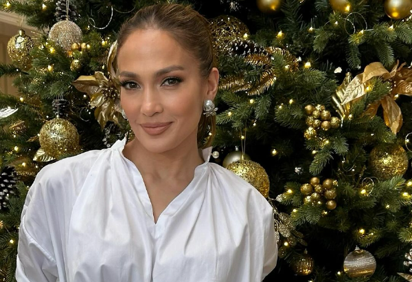 Jennifer Lopez megmutatta a karácsonyi dekorációt 2 milliárdos otthonában