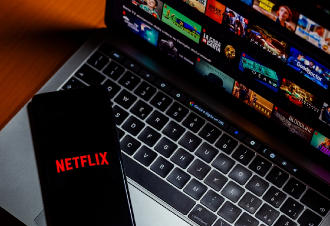 Havonta tervez áremelést a Netflix? Kiakadtak a felhasználók 